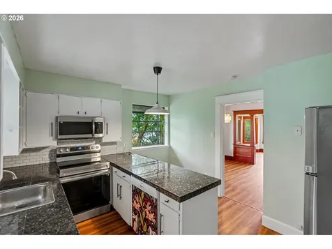 301 Orchard Street Silverton OR 97381