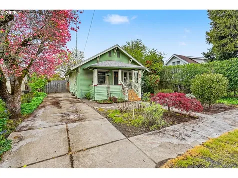 301 Orchard Street Silverton OR 97381