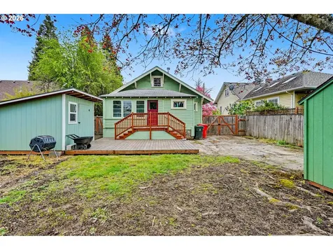 301 Orchard Street Silverton OR 97381