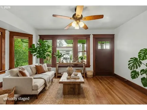 301 Orchard Street Silverton OR 97381