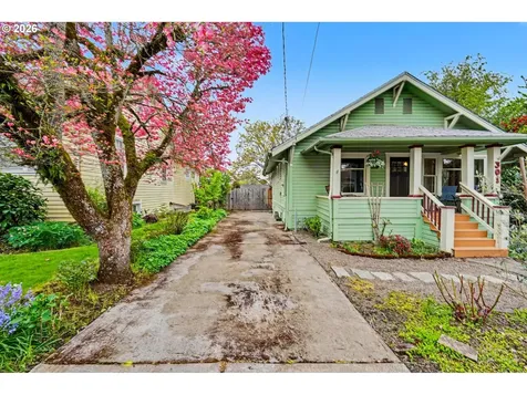 301 Orchard Street Silverton OR 97381
