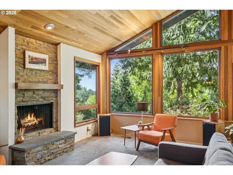 9132 SW 57th Avenue Portland OR 97219