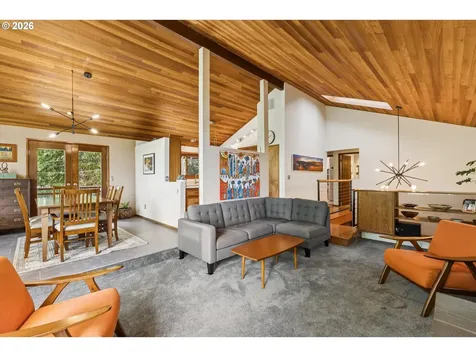 9132 SW 57th Avenue Portland OR 97219