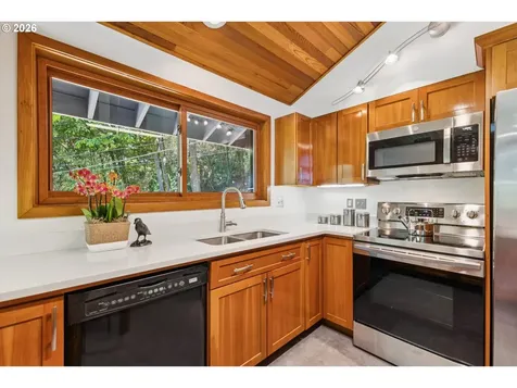 9132 SW 57th Avenue Portland OR 97219