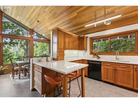 9132 SW 57th Avenue Portland OR 97219