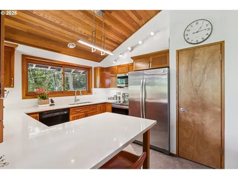 9132 SW 57th Avenue Portland OR 97219