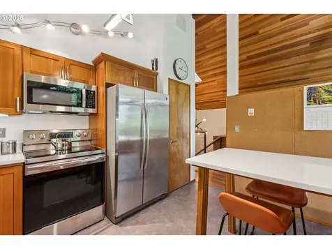 9132 SW 57th Avenue Portland OR 97219