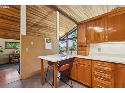 9132 SW 57th Avenue Portland OR 97219
