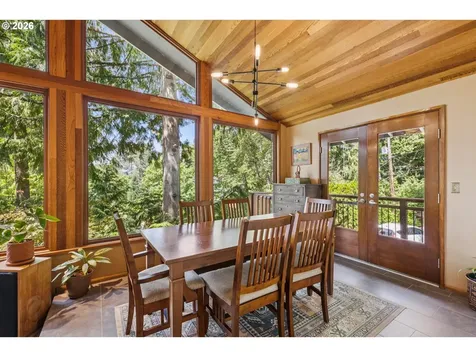 9132 SW 57th Avenue Portland OR 97219