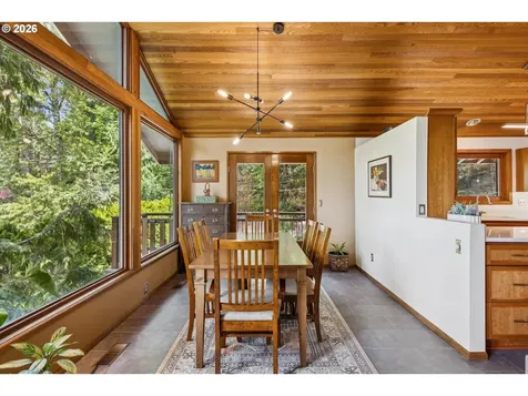 9132 SW 57th Avenue Portland OR 97219
