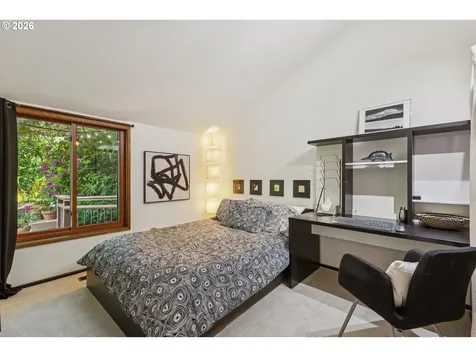 9132 SW 57th Avenue Portland OR 97219