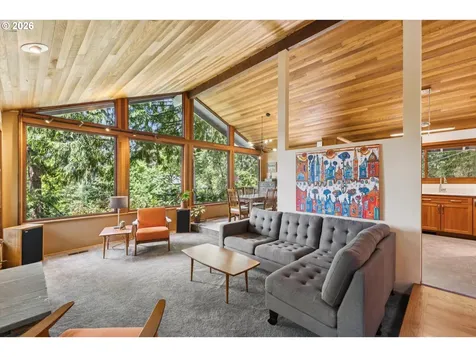 9132 SW 57th Avenue Portland OR 97219