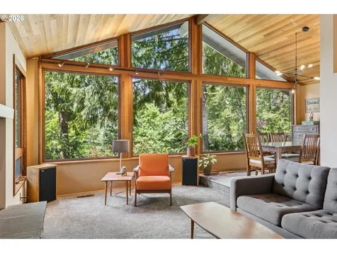 9132 SW 57th Avenue Portland OR 97219