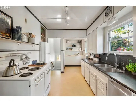 3405 NE Hancock Street Portland OR 97212