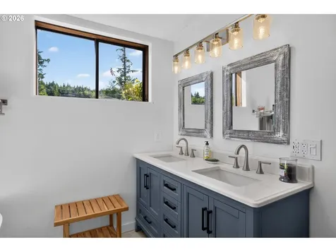 37758 Harrison Lane Astoria OR 97103