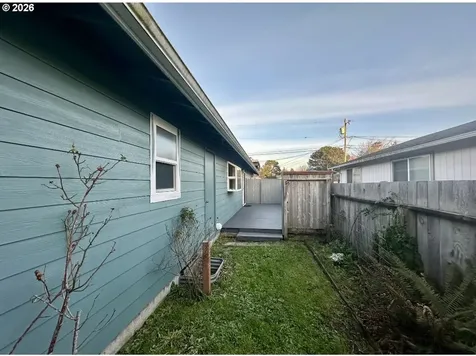 2691 14th Street North Bend OR 97459