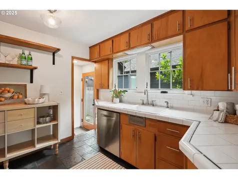 6364 NE Cleveland Avenue Portland OR 97211