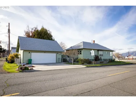 1022 E 12th Street The Dalles OR 97058