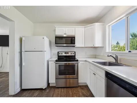 1059 16th Avenue SW Albany OR 97321
