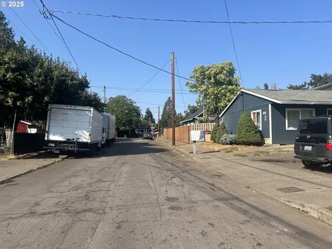 5628 SE 87th Avenue Portland OR 97266