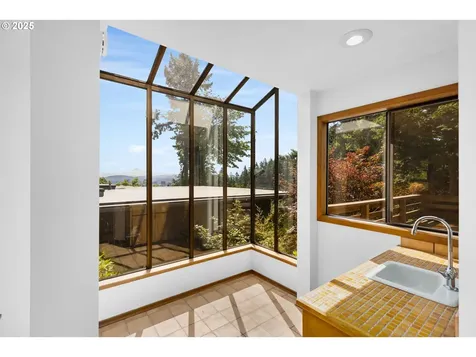 2952 NW Verde Vista Terrace Portland OR 97210