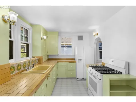 2952 NW Verde Vista Terrace Portland OR 97210