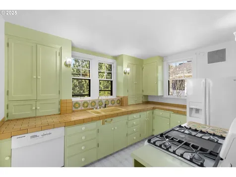 2952 NW Verde Vista Terrace Portland OR 97210