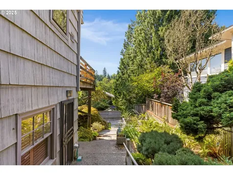 2952 NW Verde Vista Terrace Portland OR 97210