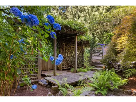 2952 NW Verde Vista Terrace Portland OR 97210