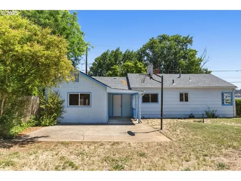 1482 NW Fairmount Street Roseburg OR 97470