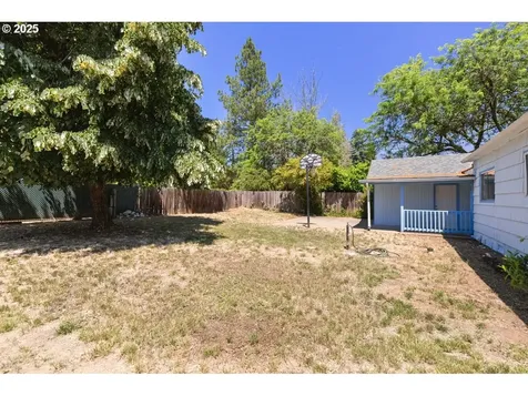1482 NW Fairmount Street Roseburg OR 97470