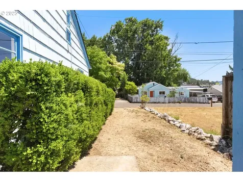 1482 NW Fairmount Street Roseburg OR 97470