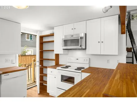 240 W Clarendon Street Gladstone OR 97027