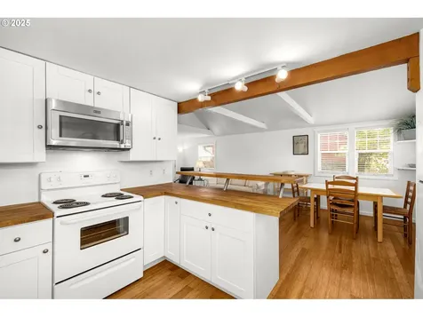 240 W Clarendon Street Gladstone OR 97027