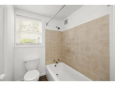 240 W Clarendon Street Gladstone OR 97027