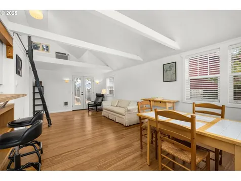240 W Clarendon Street Gladstone OR 97027