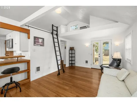 240 W Clarendon Street Gladstone OR 97027