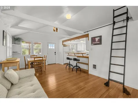 240 W Clarendon Street Gladstone OR 97027