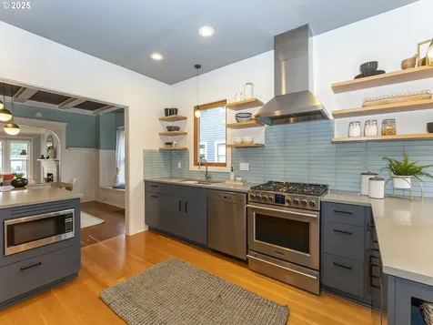 5034 NE Cleveland Avenue Portland OR 97211