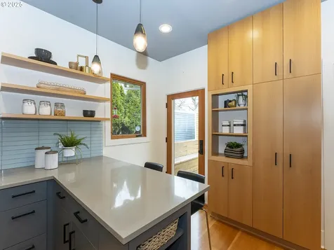 5034 NE Cleveland Avenue Portland OR 97211