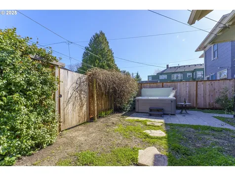 5034 NE Cleveland Avenue Portland OR 97211