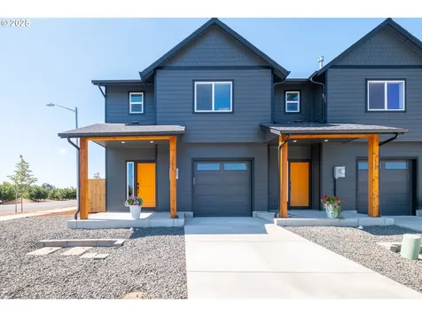 1554 1588 Barn Street Woodburn OR 97071