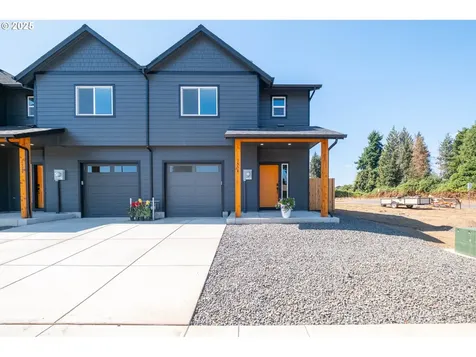 1554 1588 Barn Street Woodburn OR 97071