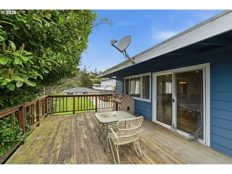 2617 Union Avenue North Bend OR 97459