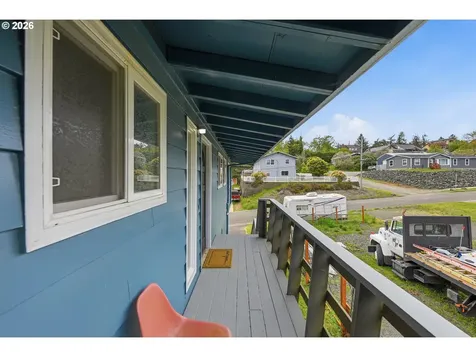 2617 Union Avenue North Bend OR 97459