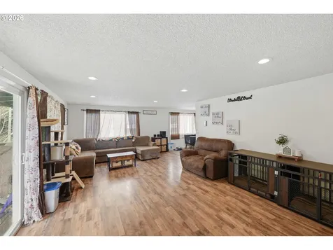 2617 Union Avenue North Bend OR 97459