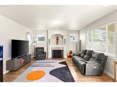 166 SE 30th Avenue Hillsboro OR 97123