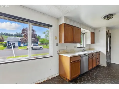 573 SW Harbor Place Warrenton OR 97146