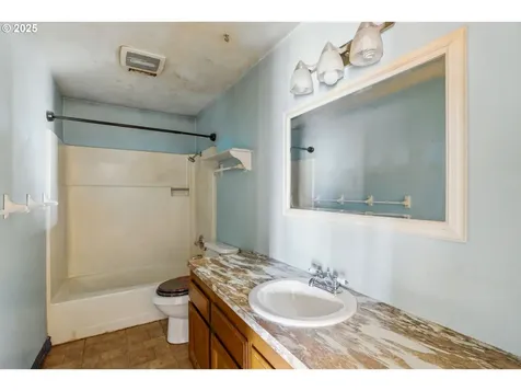 573 SW Harbor Place Warrenton OR 97146