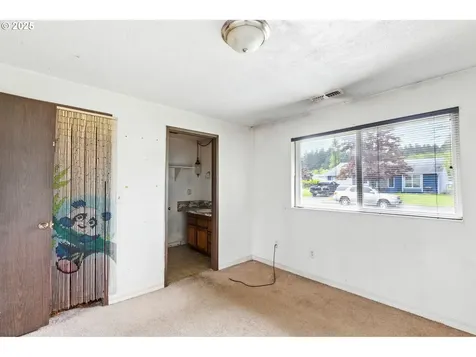 573 SW Harbor Place Warrenton OR 97146
